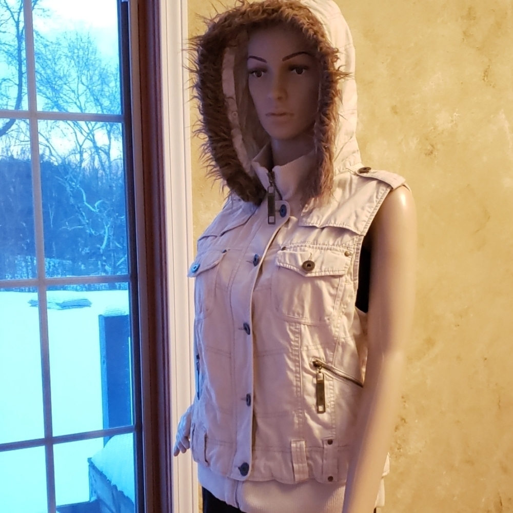 Maurices Fall Winter Vest With Hood Size Large Light Tan Cream Worn 1x